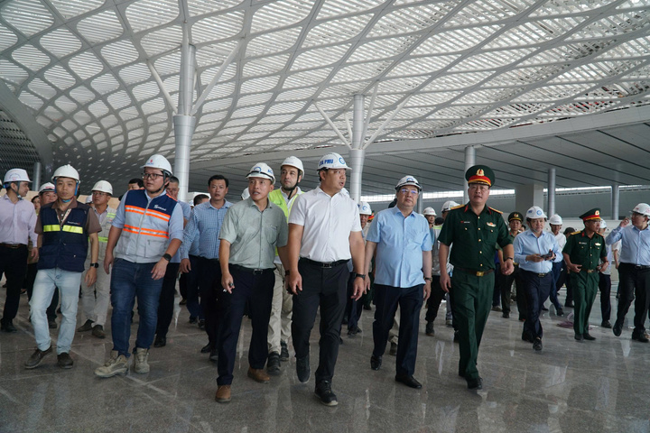 Ph&oacute; Thủ tướng Thường trực kiểm tra tiến độ dự &aacute;n s&acirc;n bay Long Th&agrave;nh 2026 - Ảnh 2.
