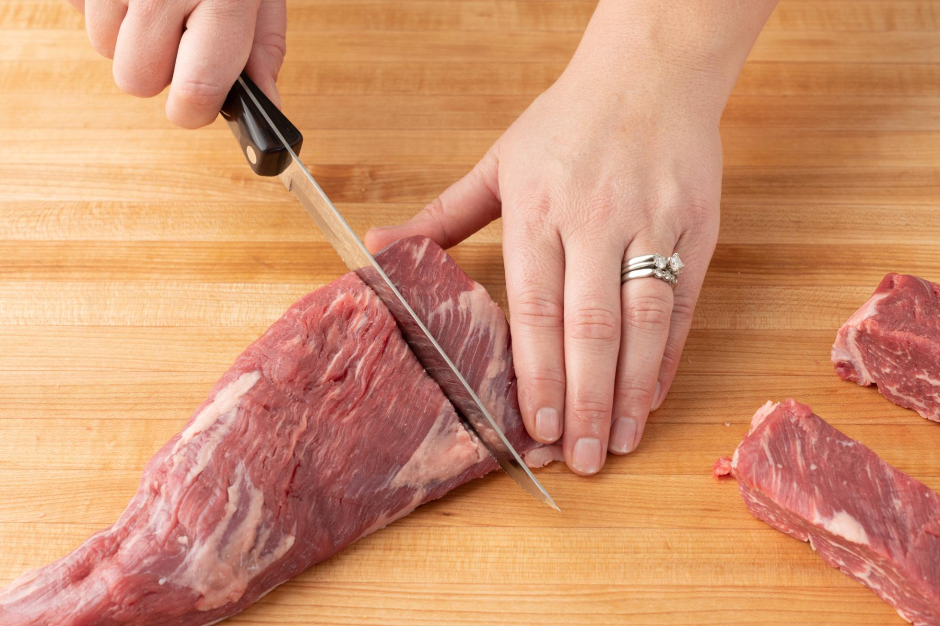 Lời khuy&ecirc;n an to&agrave;n cho gia đ&igrave;nh về việc rửa thịt trước khi nấu - Ảnh 2.