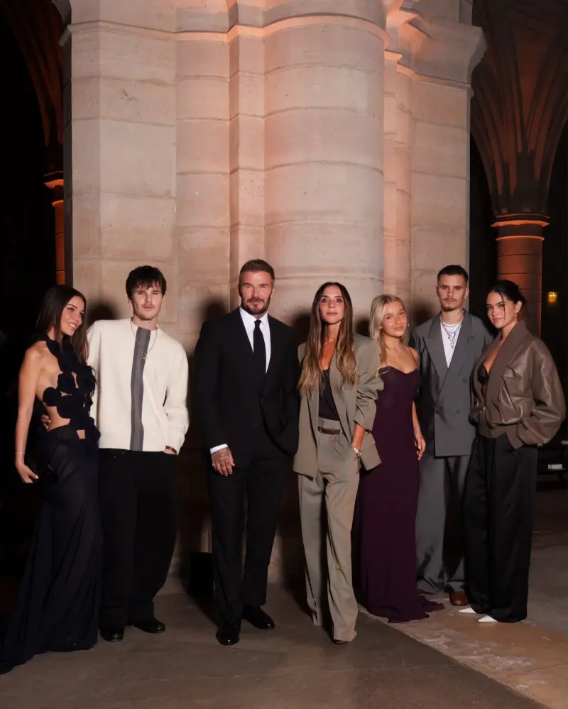 Brooklyn Beckham lạnh nhạt với gia đ&igrave;nh Beckham , t&igrave;nh tứ b&ecirc;n vợ tỷ ph&uacute; tại Paris - Ảnh 4.