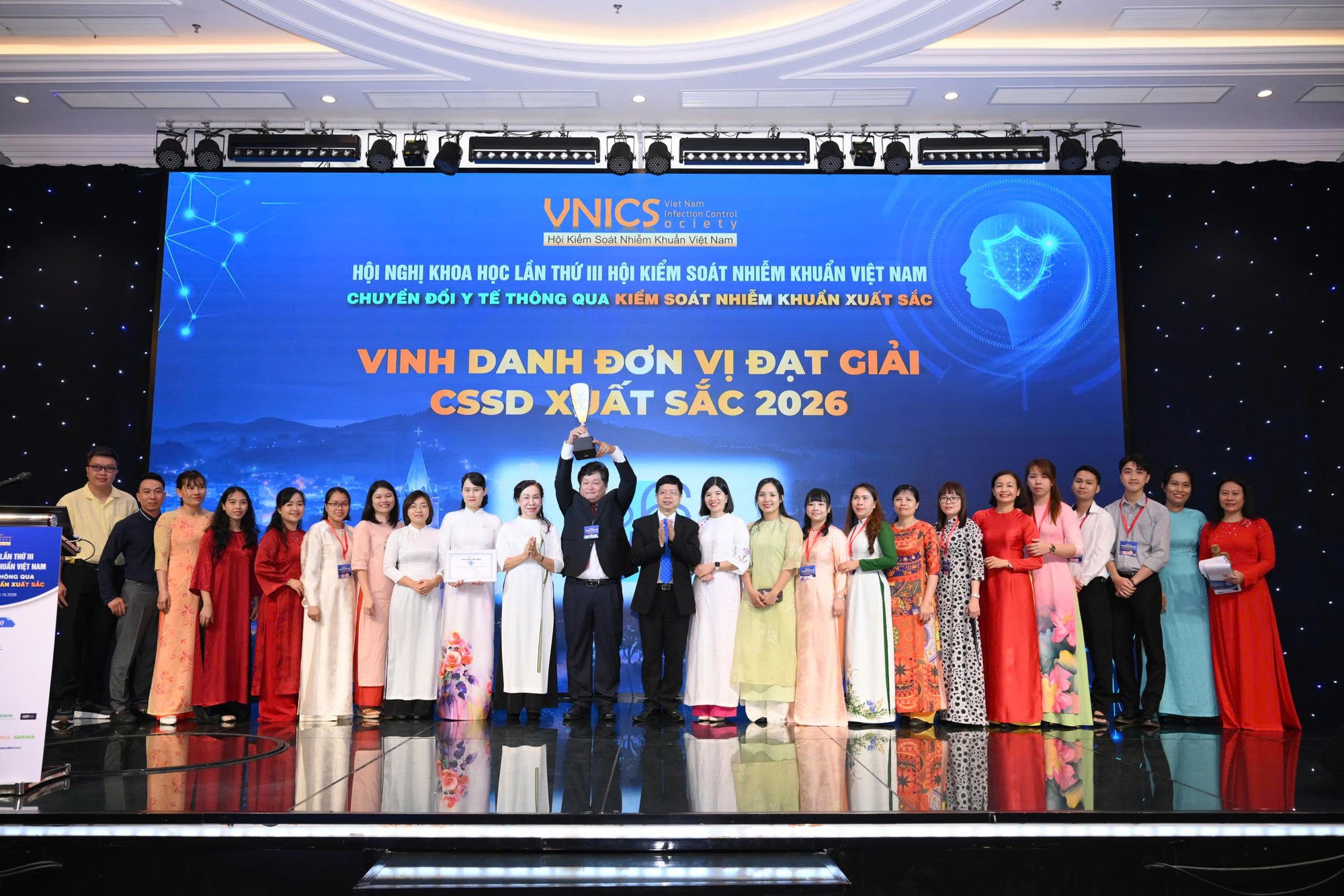Bệnh viện Đại học Y Dược TP . HCM nhận Giải thưởng Trung tâm Tiệt khuẩn xuất sắc 2026 - Ảnh 1. Bệnh viện Đại học Y Dược TP . HCM nhận Giải thưởng Trung tâm Tiệt khuẩn xuất sắc 2026 - Ảnh 1.