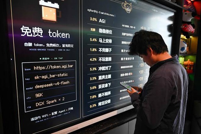 Qu&aacute;n Bar AGI tại Trung Quốc miễn ph&iacute; token AI cho kh&aacute;ch nhậu v&agrave;o năm 2026 - Ảnh 2.