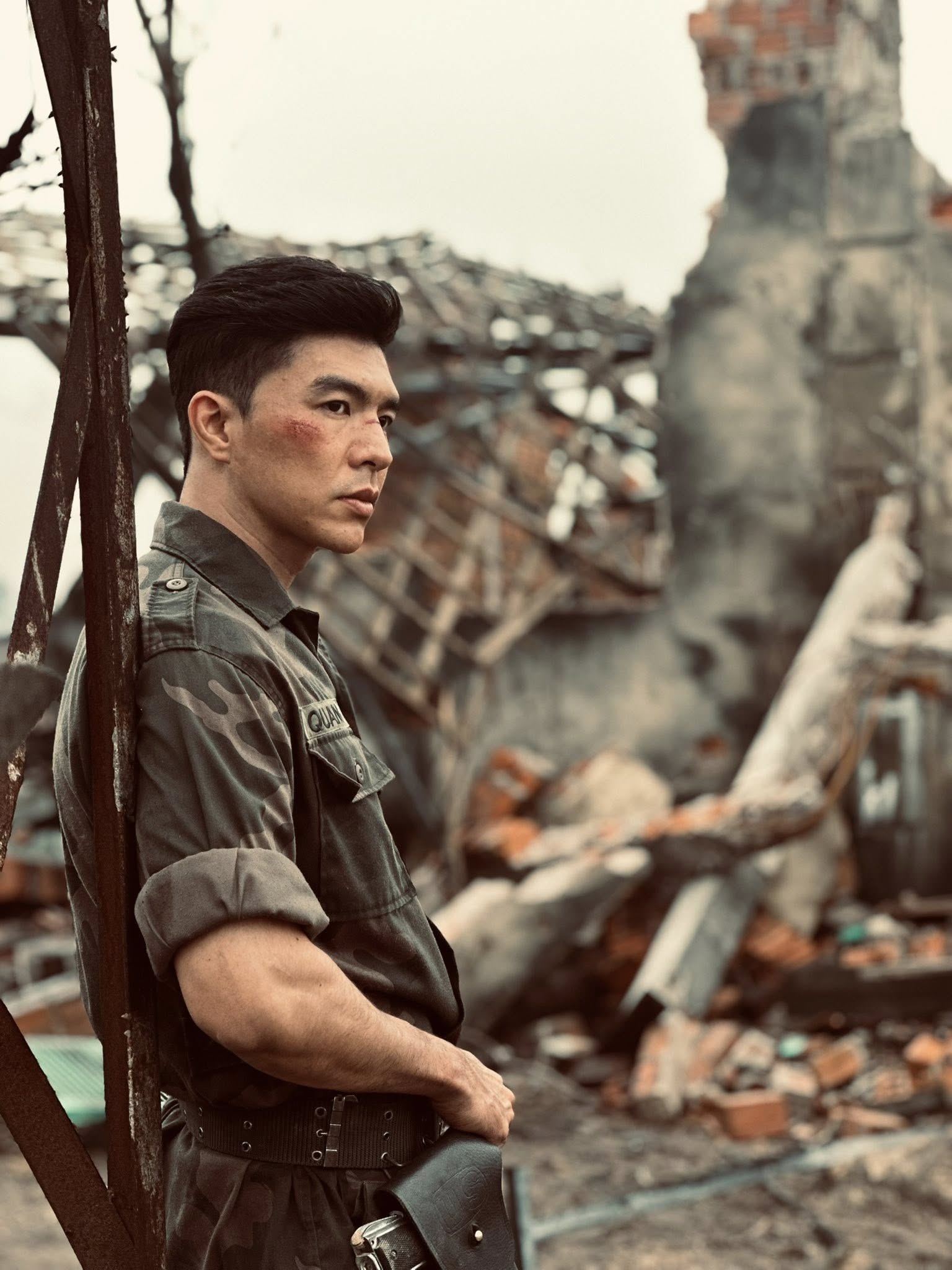 Steven Nguyễn từ diễn vi&ecirc;n bị ch&ecirc; đến ng&ocirc;i sao ngh&igrave;n tỷ với Trại Bu&ocirc;n Người - Ảnh 2.