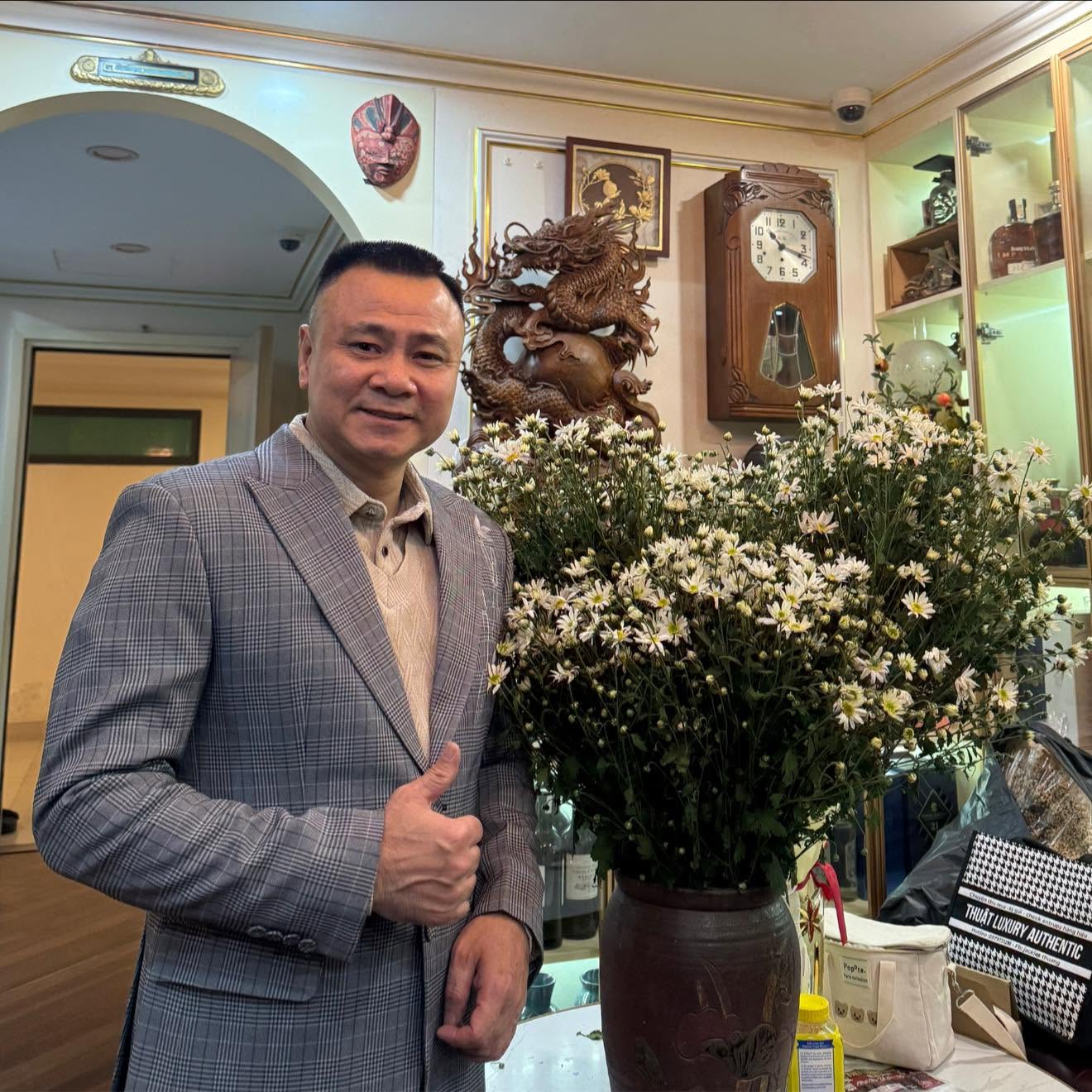 NSND Tự Long mang h&agrave;m Đại t&aacute; v&agrave; cuộc sống vi&ecirc;n m&atilde;n B&ecirc;n vợ k&eacute;m 12 tuổi ở H&agrave; Nội - Ảnh 6.