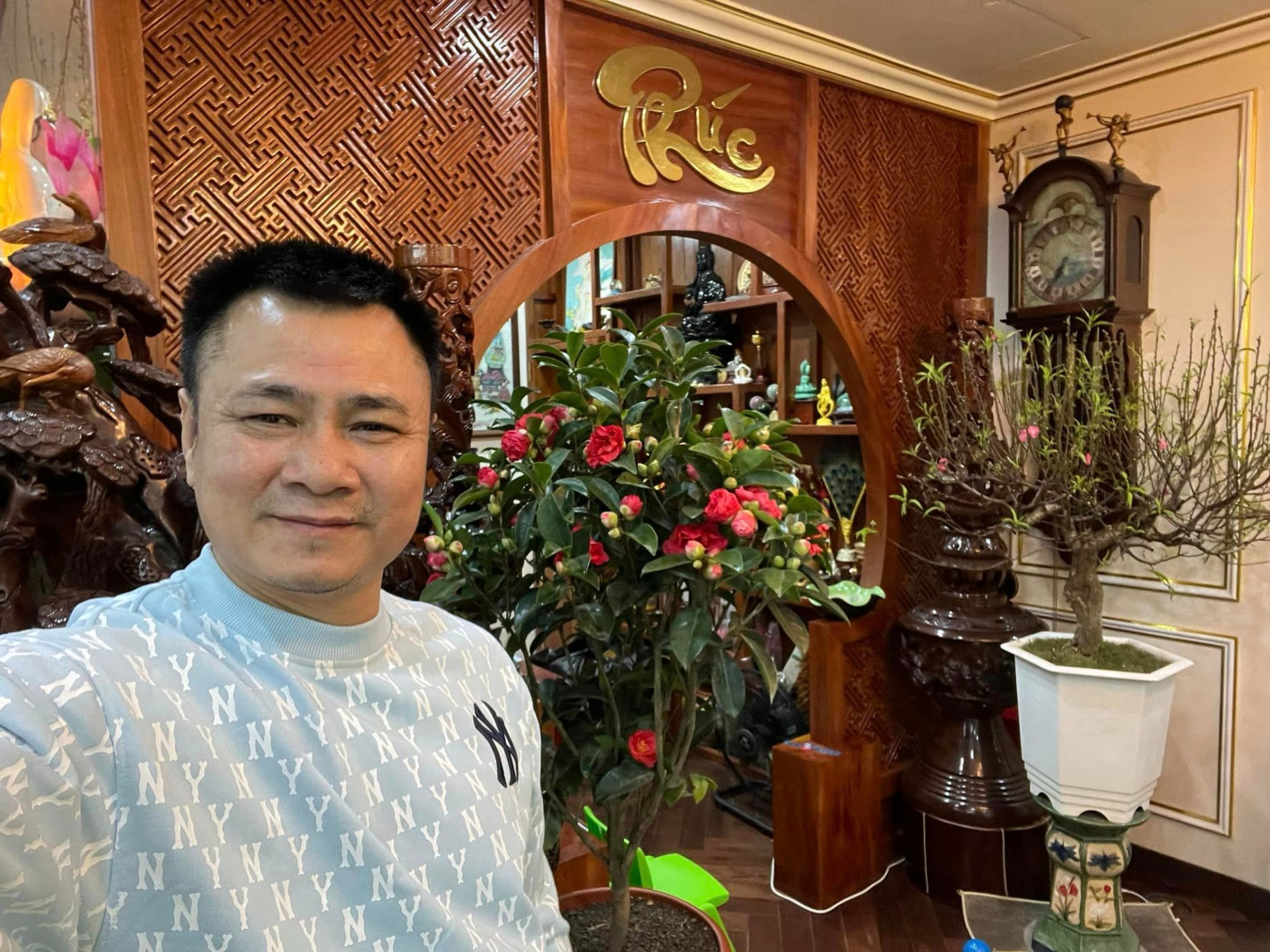 NSND Tự Long mang h&agrave;m Đại t&aacute; v&agrave; cuộc sống vi&ecirc;n m&atilde;n B&ecirc;n vợ k&eacute;m 12 tuổi ở H&agrave; Nội - Ảnh 10.
