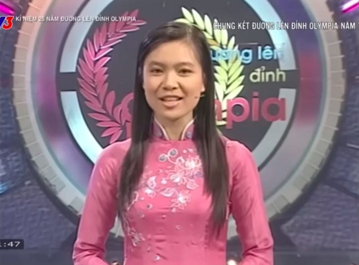 Bùi Khánh Chi nữ MC xinh đẹp để lại dấu ấn trong Đường Lên Đỉnh Olympia mùa 8 - Ảnh 1. Bùi Khánh Chi nữ MC xinh đẹp để lại dấu ấn trong Đường Lên Đỉnh Olympia mùa 8 - Ảnh 1.