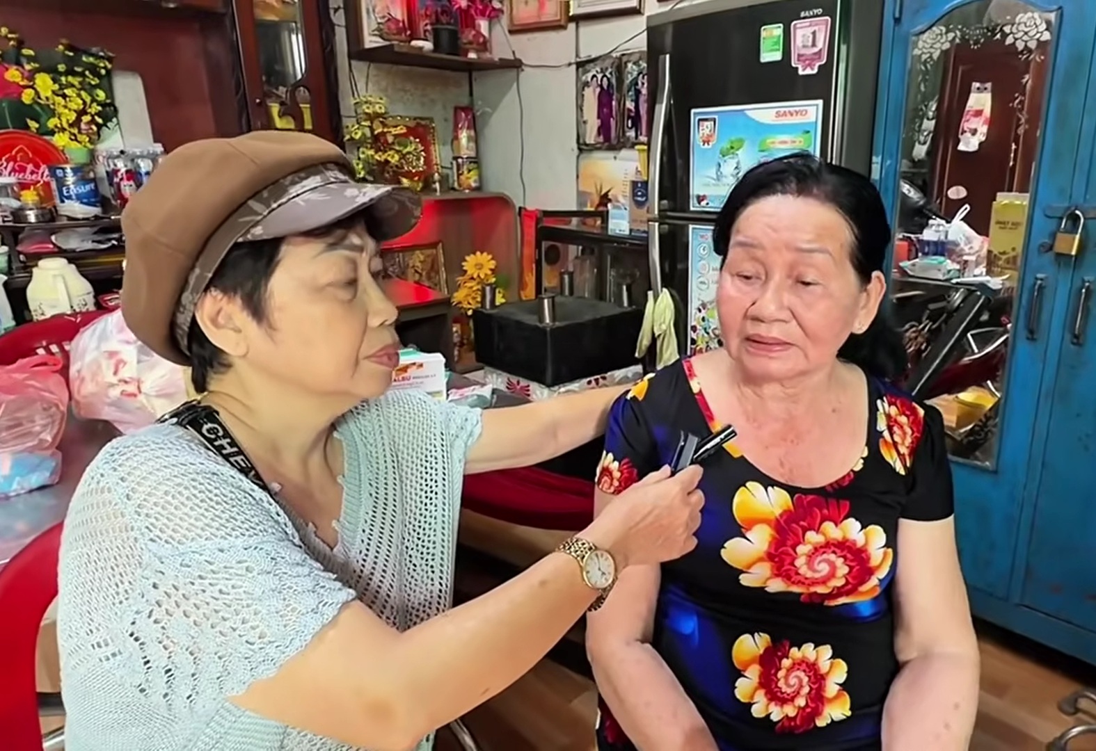Tình hình nam nghệ sĩ quyền lực một thời giờ phải thở oxy, nằm liệt một chỗ - Ảnh 2. Tình hình nam nghệ sĩ quyền lực một thời giờ phải thở oxy, nằm liệt một chỗ - Ảnh 2.