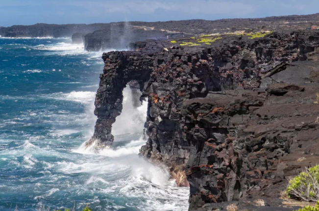 Vòm đá Hōlei Sea Arch 550 năm tuổi tại Hawaii bất ngờ biến mất - Ảnh 2. Vòm đá Hōlei Sea Arch 550 năm tuổi tại Hawaii bất ngờ biến mất - Ảnh 2.
