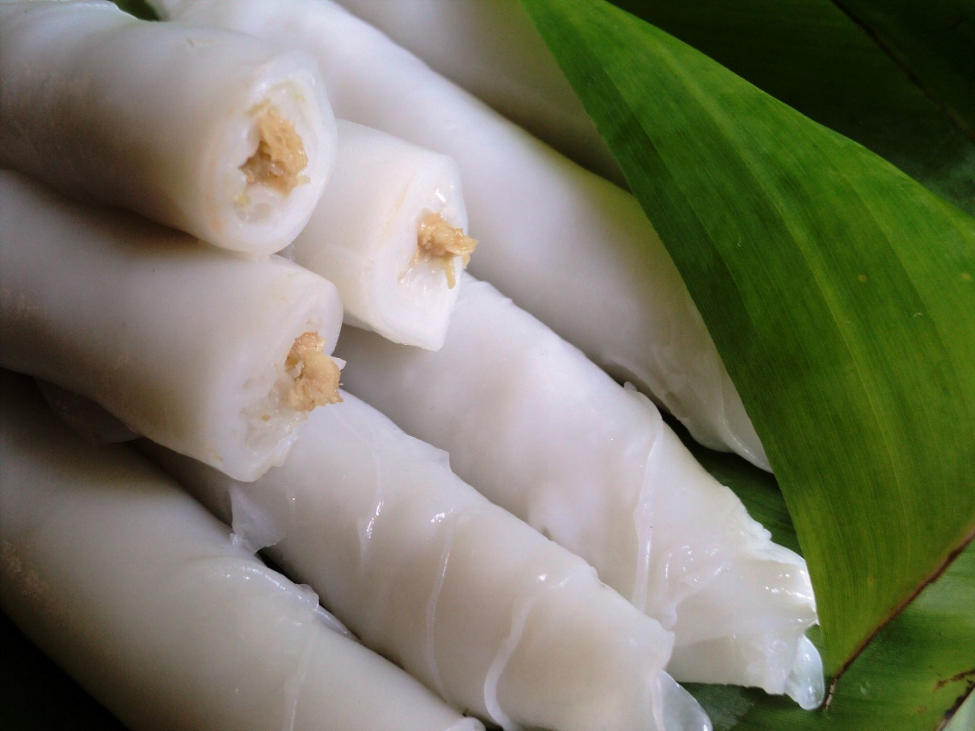 Việt Nam c&oacute; loại b&aacute;nh cuốn cầm tay kh&ocirc;ng d&iacute;nh, nh&agrave; c&oacute; điều kiện mới được ăn - Ảnh 4.