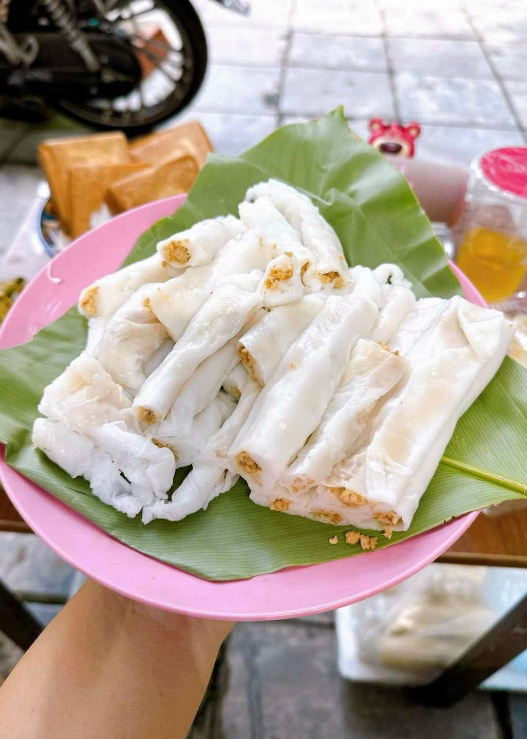 Việt Nam c&oacute; loại b&aacute;nh cuốn cầm tay kh&ocirc;ng d&iacute;nh, nh&agrave; c&oacute; điều kiện mới được ăn - Ảnh 13.