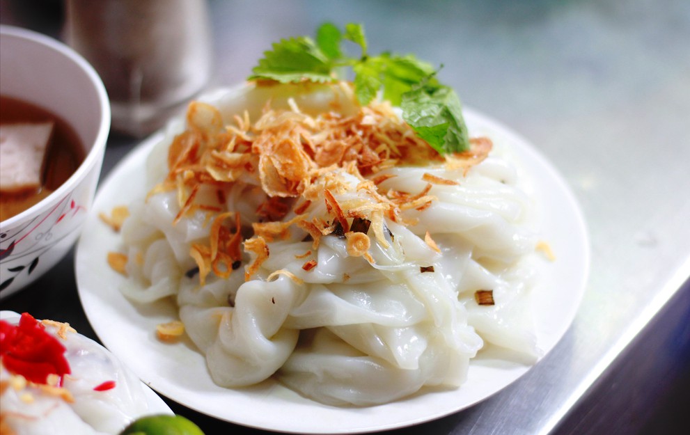 Việt Nam c&oacute; loại b&aacute;nh cuốn cầm tay kh&ocirc;ng d&iacute;nh, nh&agrave; c&oacute; điều kiện mới được ăn - Ảnh 6.