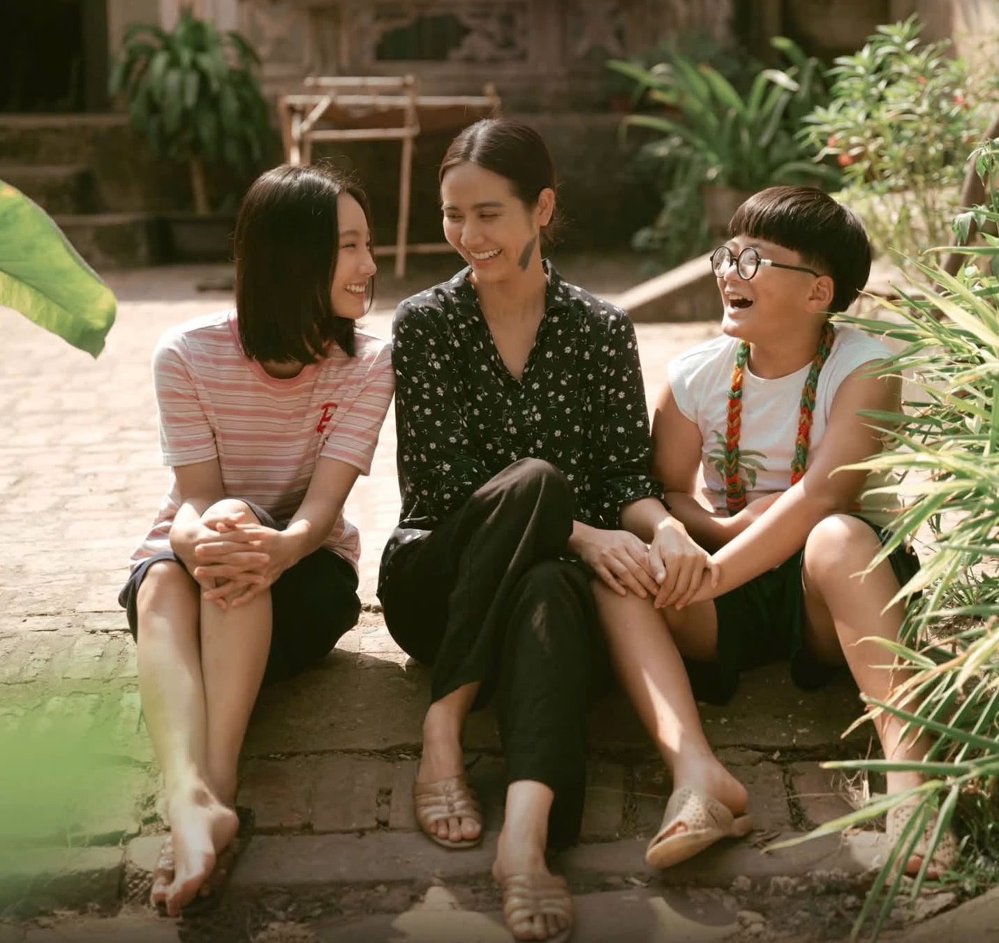 Huyền Lizzie lột x&aacute;c ấn tượng trong phim Căn Nh&agrave; Kh&ocirc;ng M&aacute;i Che c&ugrave;ng Duy Hưng - Ảnh 4.