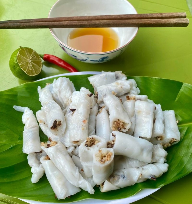 Việt Nam c&oacute; loại b&aacute;nh cuốn cầm tay kh&ocirc;ng d&iacute;nh, nh&agrave; c&oacute; điều kiện mới được ăn - Ảnh 11.