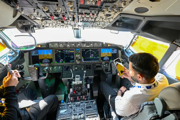 Nhiều vấn đề khó hiểu trên chuyến bay Flydubai: Sao một kẻ nguy hiểm lại được trở thành cơ phó? - Ảnh 3.