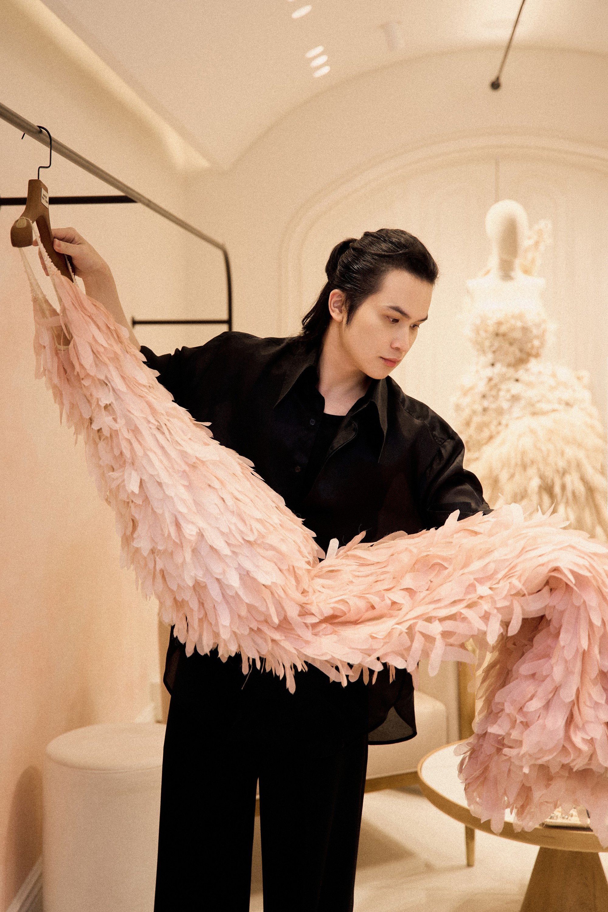 Hậu duệ triều Nguyễn mang 31 thiết kế đến Paris: &ldquo;Với t&ocirc;i, Huế l&agrave; nguồn cảm hứng kh&ocirc;ng bao giờ cạn&rdquo; - Ảnh 7.