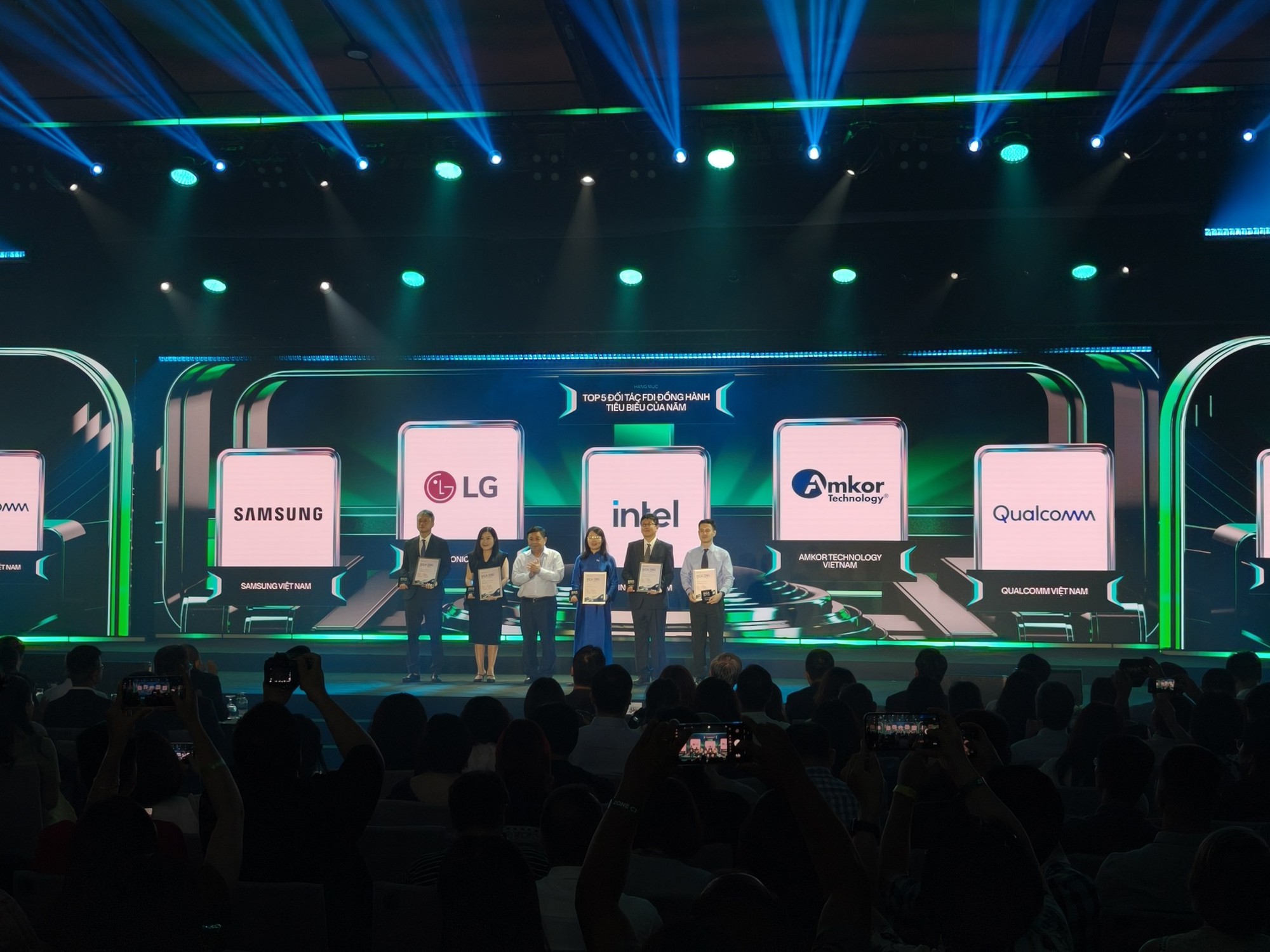Nation Builders Awards 2026: Doanh nghiệp công nghệ góp phần xây dựng nền tảng mới cho Việt Nam - Ảnh 5. Nation Builders Awards 2026: Doanh nghiệp công nghệ góp phần xây dựng nền tảng mới cho Việt Nam - Ảnh 5.