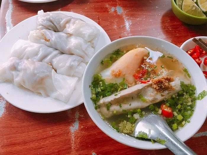 Việt Nam c&oacute; loại b&aacute;nh cuốn cầm tay kh&ocirc;ng d&iacute;nh, nh&agrave; c&oacute; điều kiện mới được ăn - Ảnh 9.