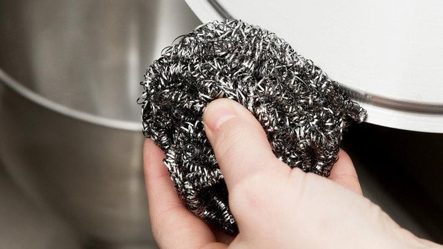 5 lời khuy&ecirc;n cho những gia đ&igrave;nh đang d&ugrave;ng miếng cọ xoong nồi - Ảnh 1.