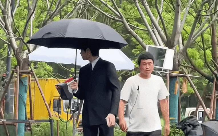Ngụy Đại Hu&acirc;n: Tổng t&agrave;i 1m83 chấn động visual v&agrave; Gia thế thừa kế 18 c&ocirc;ng ty bất động sản - Ảnh 1.
