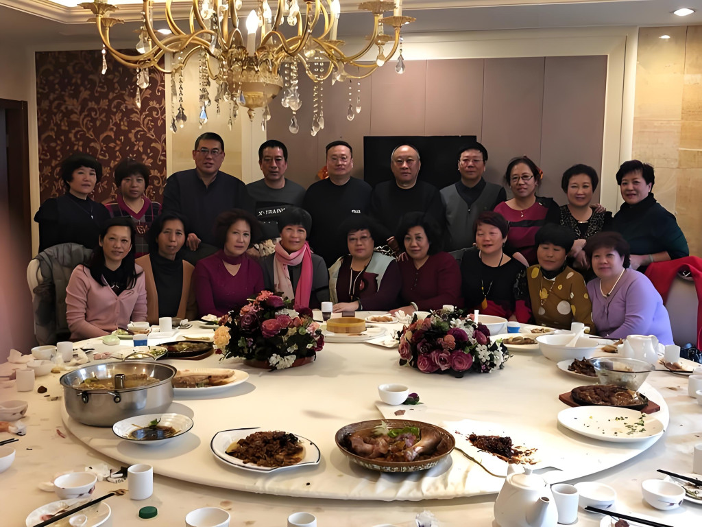 Đi họp lớp được hỏi lương hưu, tôi phát hiện 1 chuyện rất kỳ lạ - Ảnh 1.
