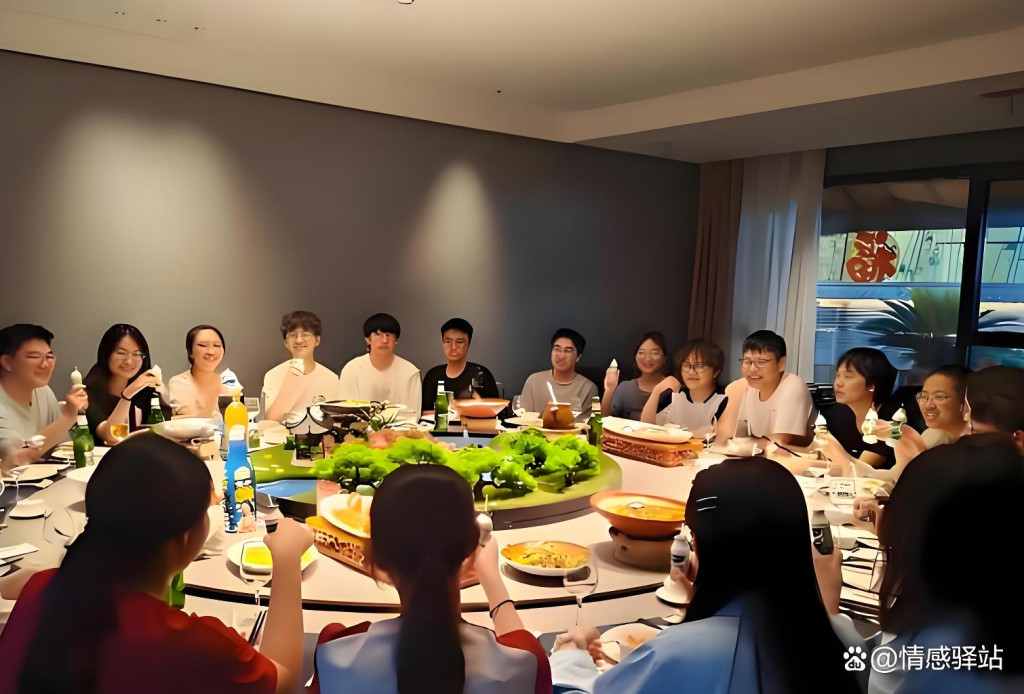 Đi họp lớp được hỏi lương hưu, tôi phát hiện 1 chuyện rất kỳ lạ - Ảnh 3.