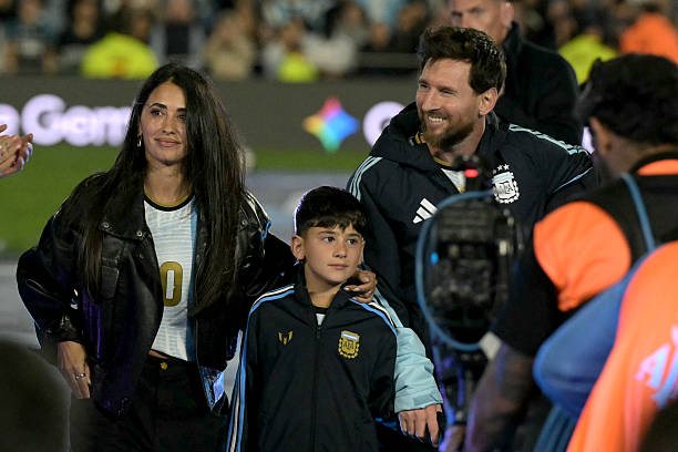 Messi chia tay b&oacute;ng đ&aacute; Argentina: Khoảnh khắc lịch sử đầy x&uacute;c động tại Monumental - Ảnh 6.
