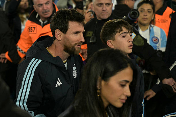 Messi chia tay b&oacute;ng đ&aacute; Argentina: Khoảnh khắc lịch sử đầy x&uacute;c động tại Monumental - Ảnh 7.