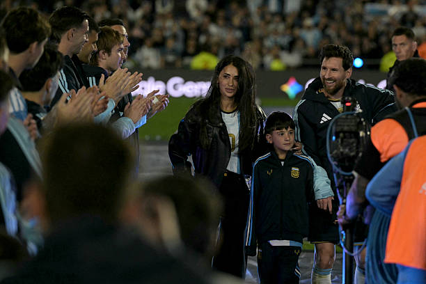 Messi chia tay b&oacute;ng đ&aacute; Argentina: Khoảnh khắc lịch sử đầy x&uacute;c động tại Monumental - Ảnh 5.