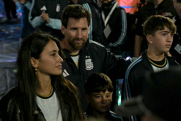 Messi chia tay b&oacute;ng đ&aacute; Argentina: Khoảnh khắc lịch sử đầy x&uacute;c động tại Monumental - Ảnh 4.