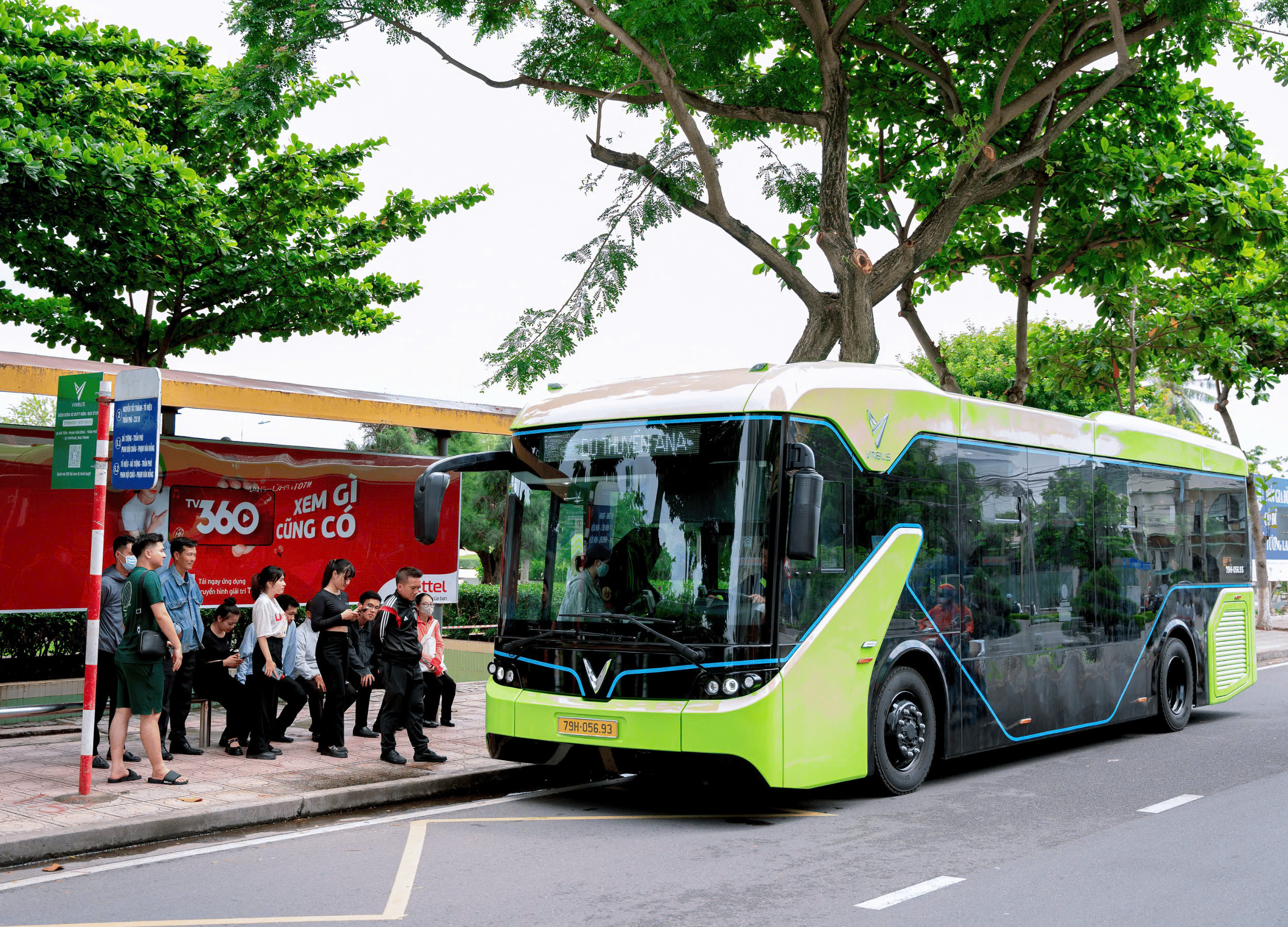 Tỷ phú Phạm Nhật Vượng đưa xe buýt điện 