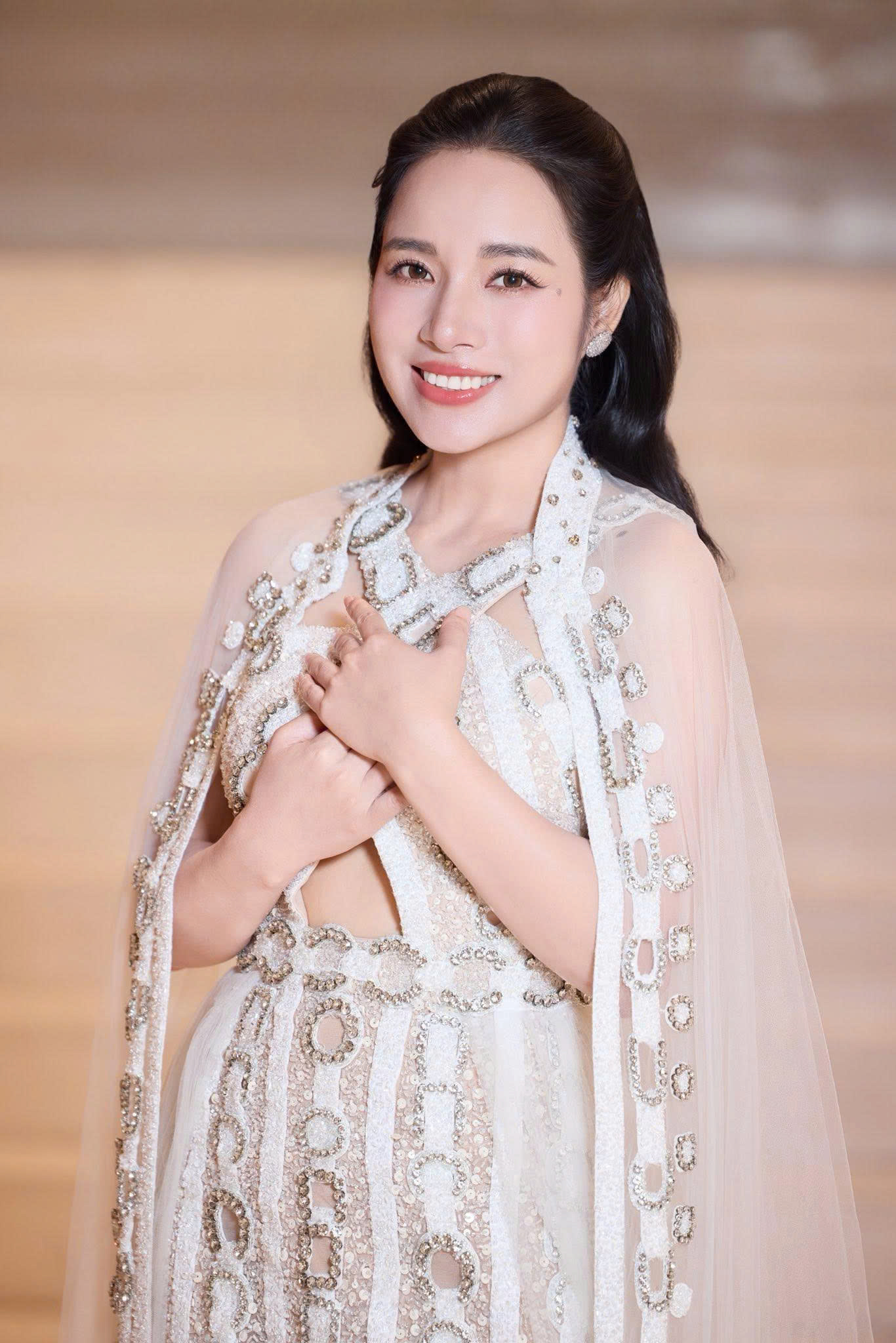 Nghệ sĩ Trang Bùi gửi trọn tình yêu 20 năm gắn bó với Hà Nội vào Nghệ sĩ Trang Bùi gửi trọn tình yêu 20 năm gắn bó với Hà Nội vào