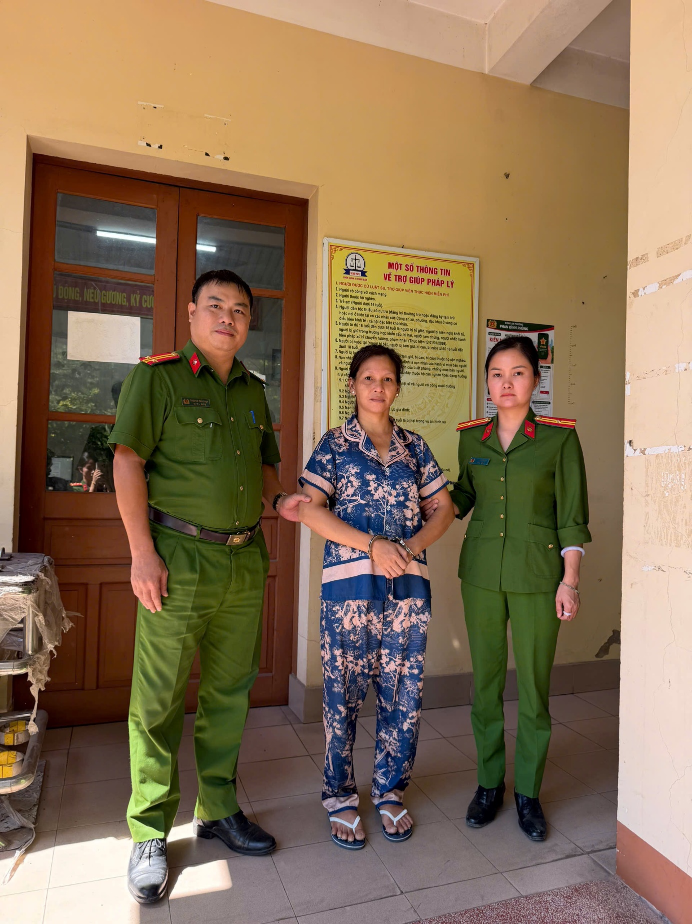 Công an bắt Nguyễn Thị Trúc Đào - Ảnh 1. Công an bắt Nguyễn Thị Trúc Đào - Ảnh 1.