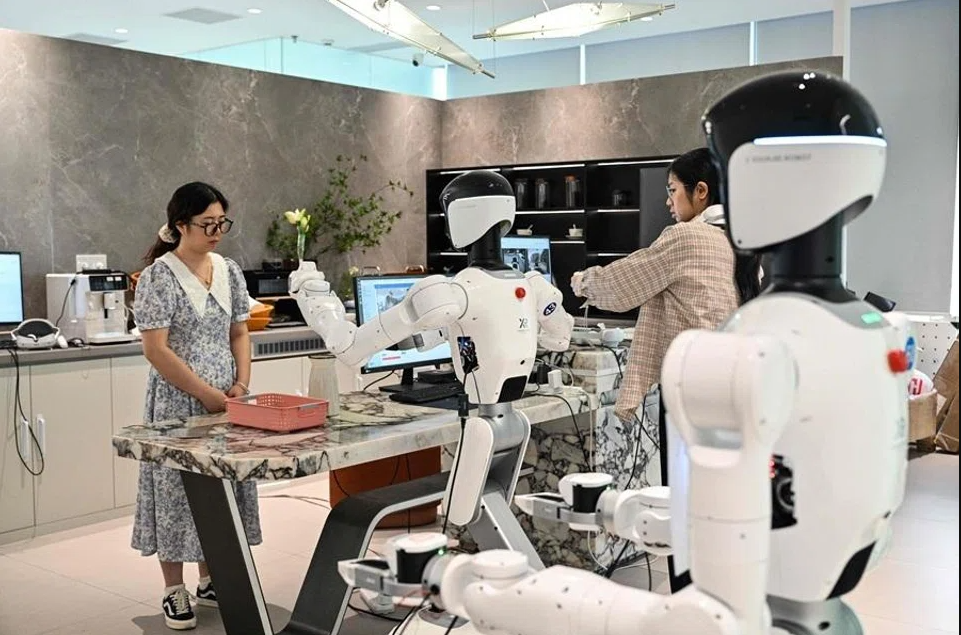 AI trong c&ocirc;ng việc: Cuộc c&aacute;ch mạng khiến nh&acirc;n vi&ecirc;n Trung Quốc l&agrave;m việc bằng 3 người - Ảnh 1.