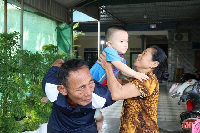 &Ocirc;ng b&agrave; chăm ch&aacute;u h&atilde;y giữ vững 3 giới hạn để bản th&acirc;n đỡ mệt - Ảnh 3.