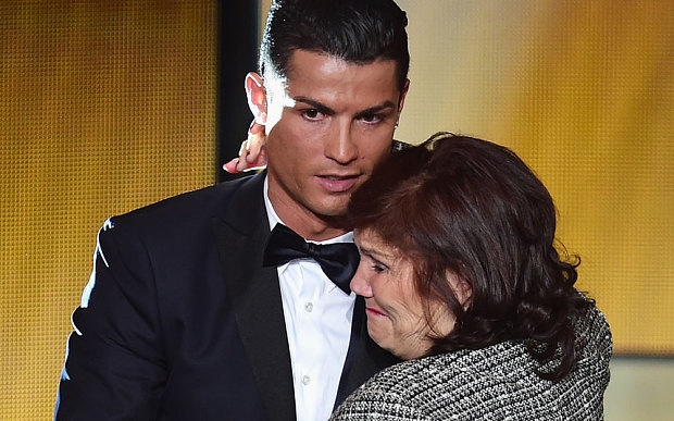 Ronaldo 41 tuổi và cuộc khủng hoảng tại tuyển Bồ Đào Nha khiến mẹ rơi nước mắt - Ảnh 1. Ronaldo 41 tuổi và cuộc khủng hoảng tại tuyển Bồ Đào Nha khiến mẹ rơi nước mắt - Ảnh 1.
