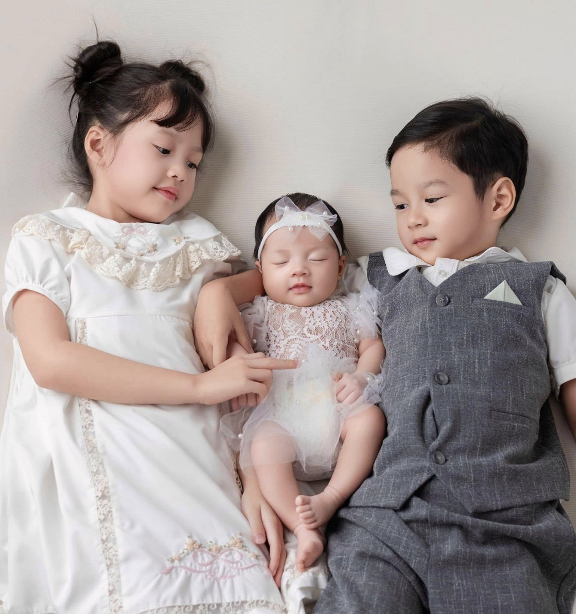 3 nhóc tỳ nhà Hoa hậu Đặng Thu Thảo sinh ra đã ngậm thìa vàng, visual đẹp như thiên thần - Ảnh 5.