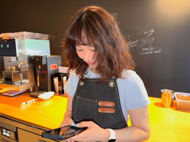 Thê thảm mỹ nhân sinh năm 2000 từng được so với BLACKPINK, nay hết thời đi pha chế ở quán cafe- Ảnh 3.