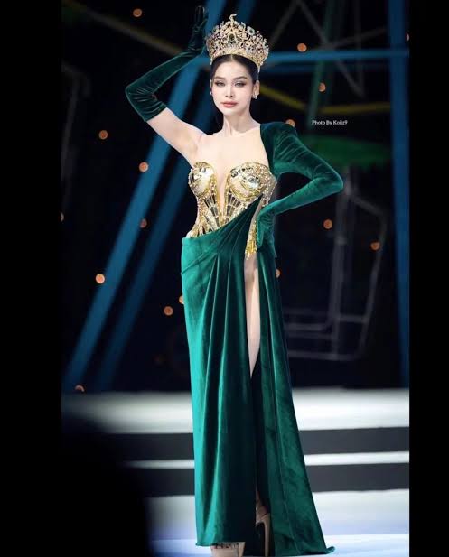 Engfa Waraha tỏa s&aacute;ng tr&ecirc;n thảm đỏ sự kiện tại Việt Nam với vẻ đẹp lộng lẫy - Ảnh 4.