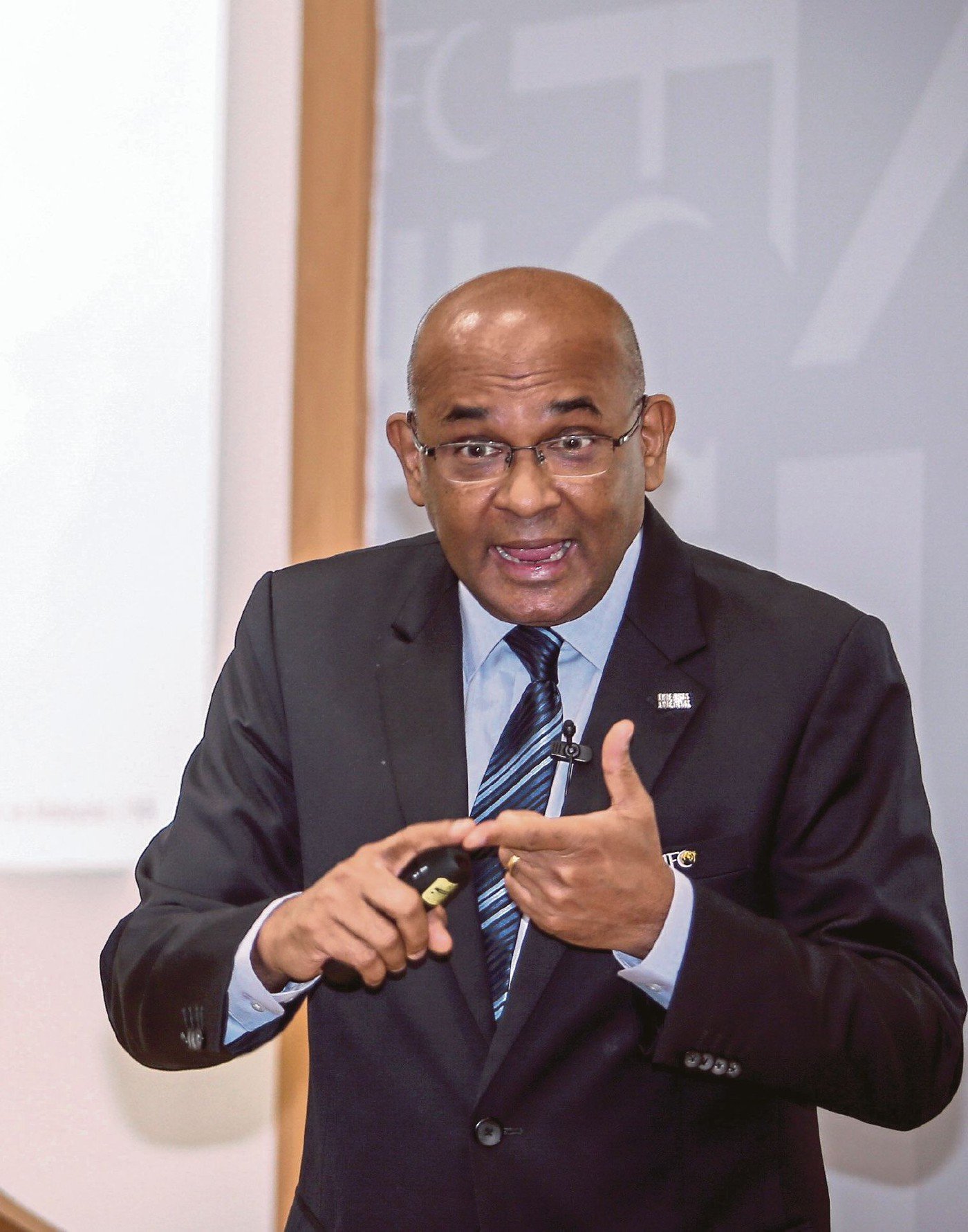 AFC khẳng định FAM sẽ kh&ocirc;ng bị FIFA trừng phạt, nhờ &ldquo;r&uacute;t lui chiến lược&rdquo; - Ảnh 1.