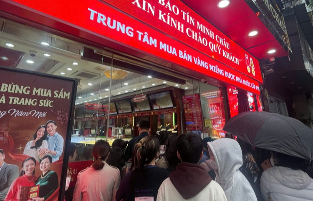 Quyết r&uacute;t sổ tiết kiệm 800 triệu trước hạn để "bắt đ&aacute;y" v&agrave;ng khi gi&aacute; đột ngột rớt mạnh, nhưng... "đời kh&ocirc;ng như l&agrave; mơ" - Ảnh 1.