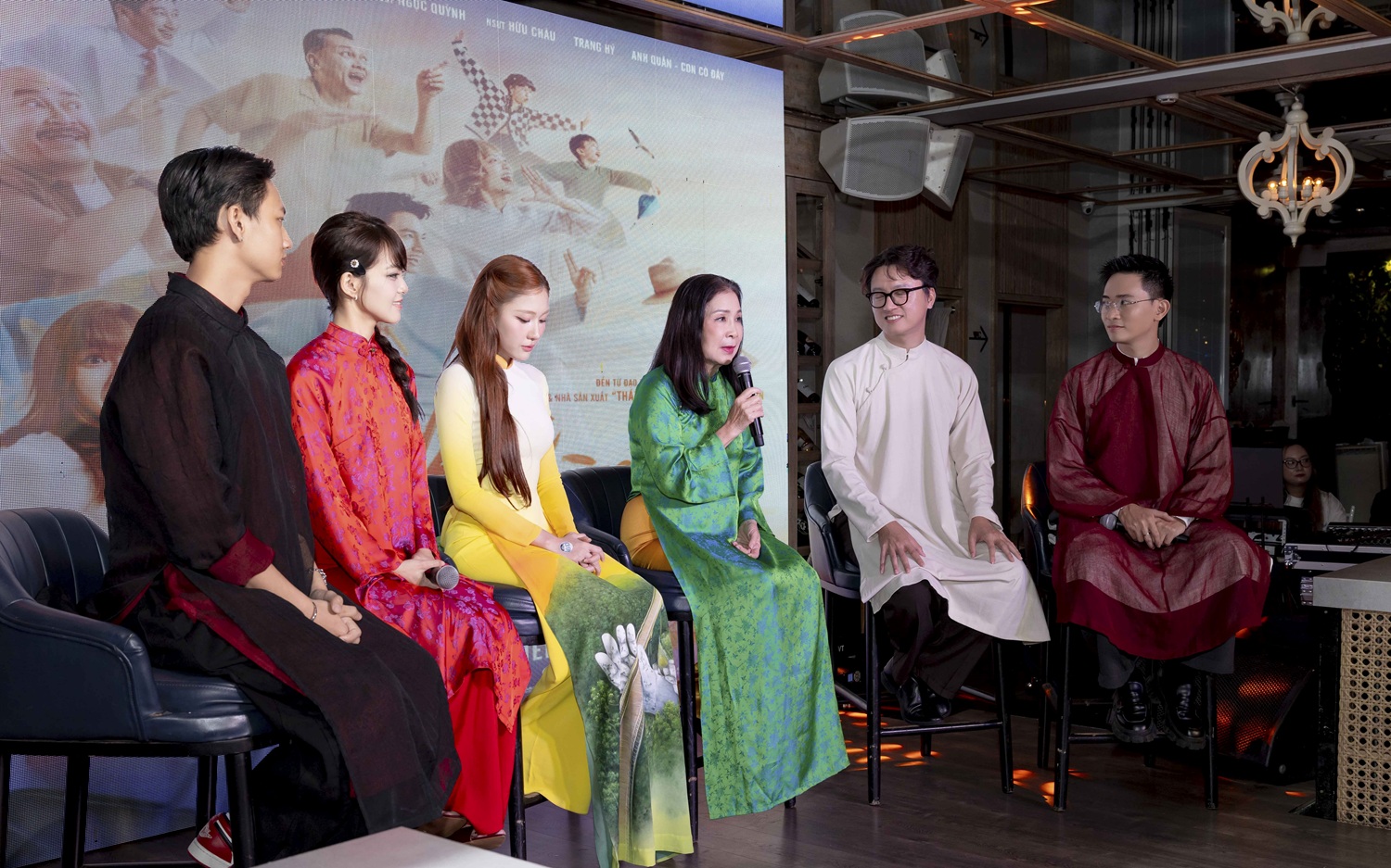 NSND Kim Xuân kể chuyện đóng phim Nhà mình đi thôi: "Lúc đó chúng tôi run lắm" - Ảnh 2.