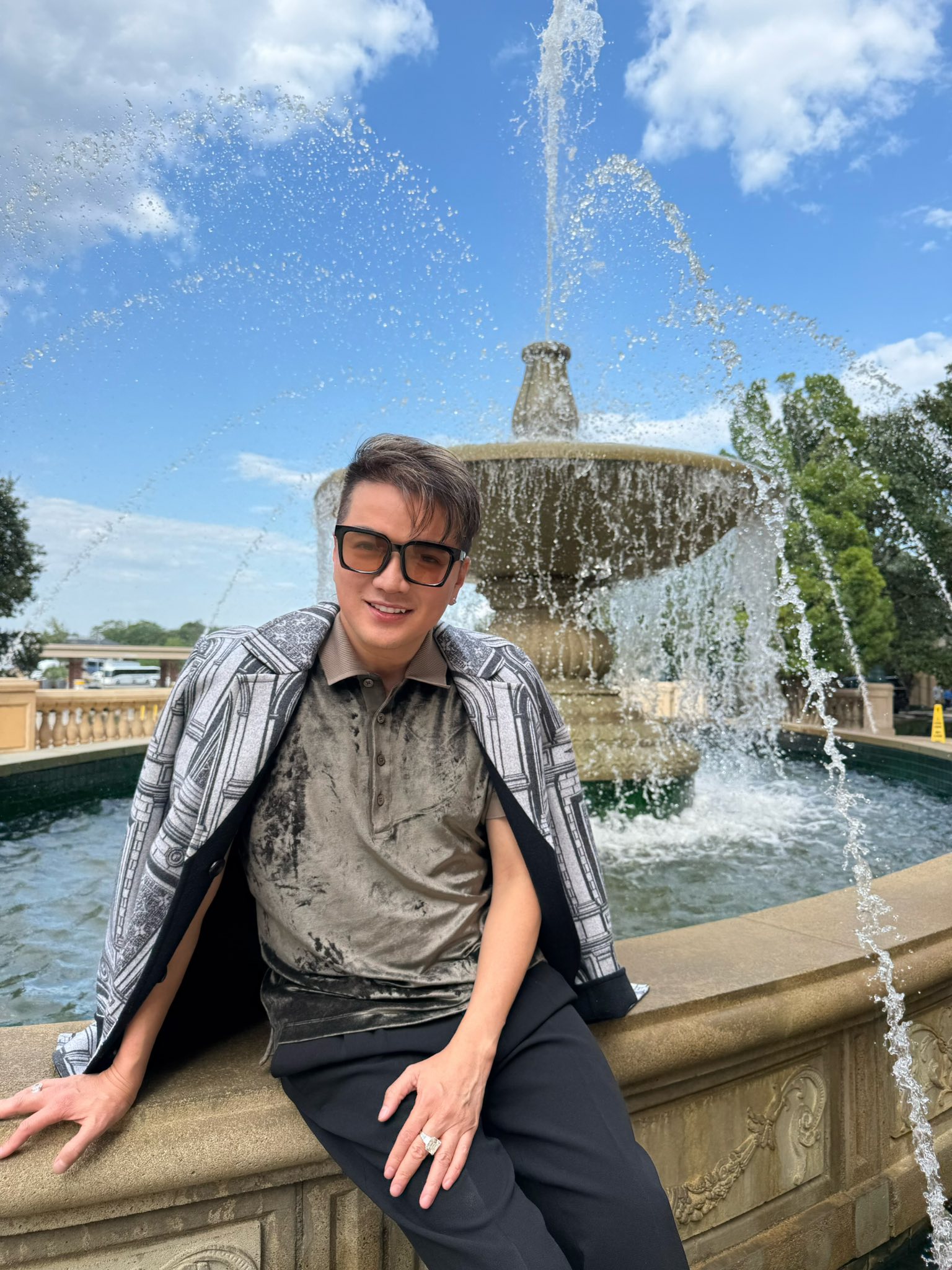 "Ông hoàng nhạc Việt" đình đám một thời tuổi 55: Đi hát ở trại giam, mở quán cafe - Ảnh 2.