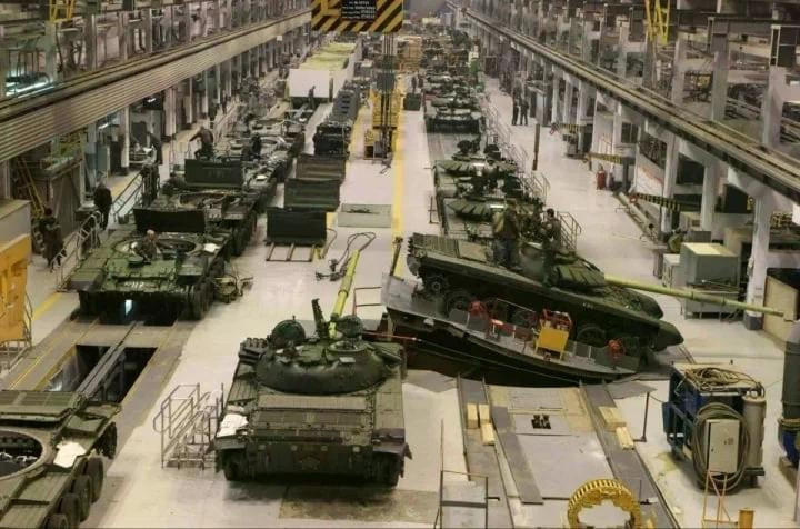 C&ocirc;ng nghệ qu&acirc;n sự hiện đại v&agrave; tương lai của xe tăng trong năm 2026 - Ảnh 2.