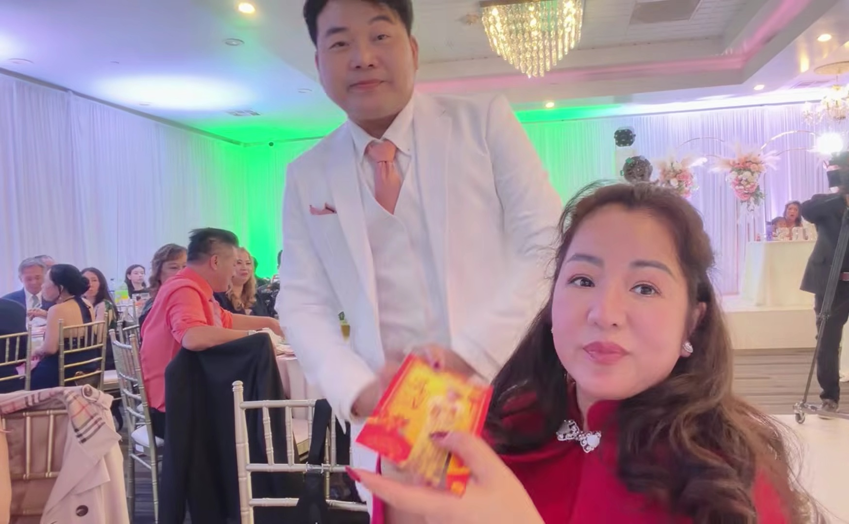 Nam ca sĩ khiến Hoài Linh bật khóc, sang Mỹ bất ngờ lấy vợ hai, đồng nghiệp sốc- Ảnh 2.