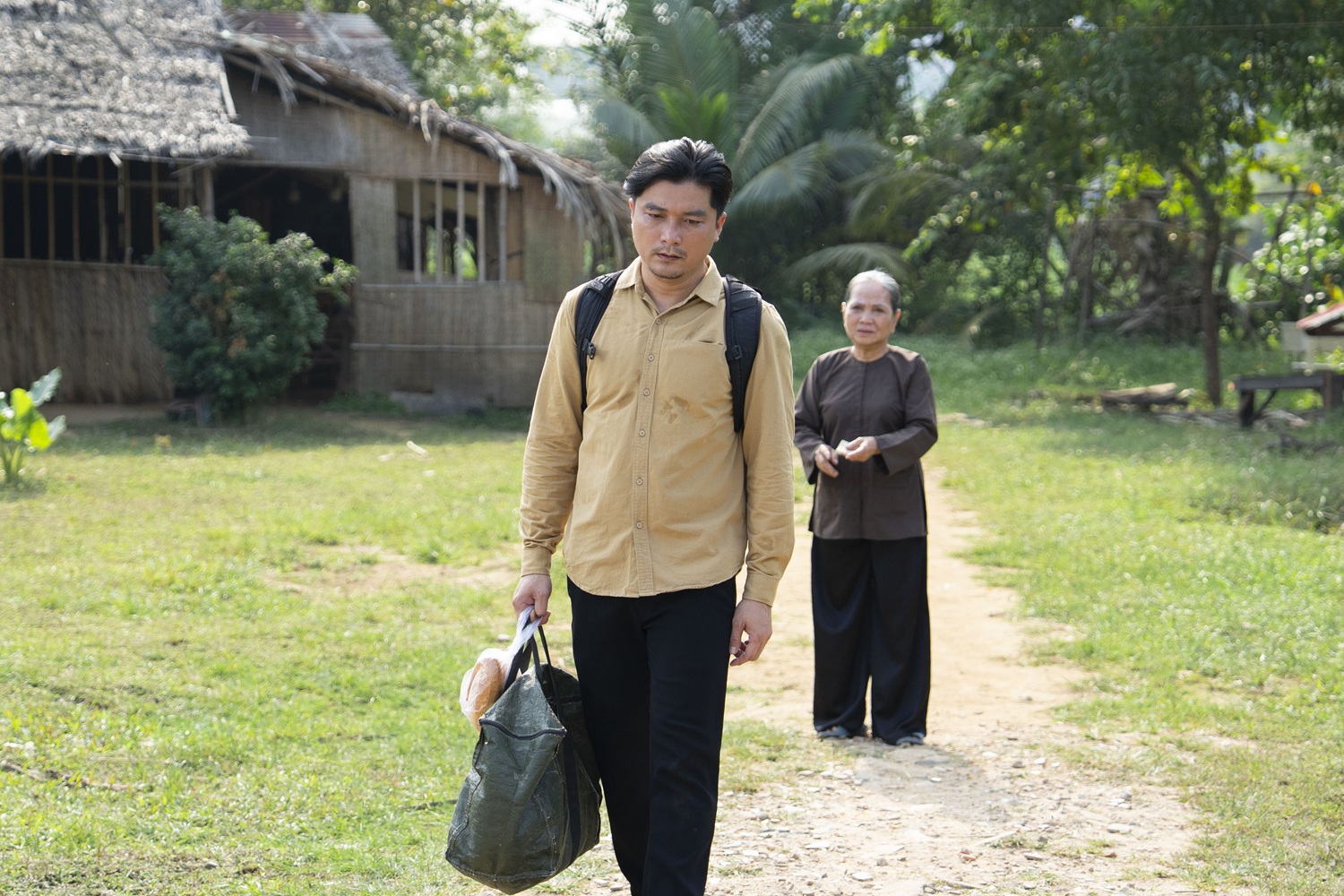 Phan Đinh Tùng ra MV "Nước ngoài"- Ảnh 2.