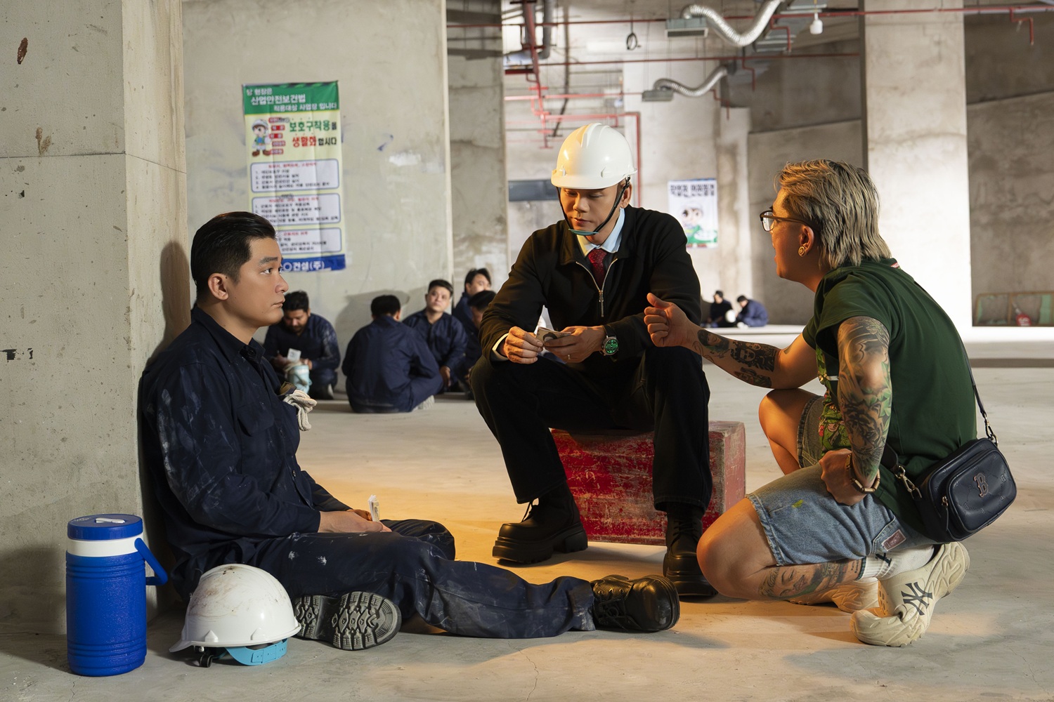 Phan Đinh Tùng ra MV "Nước ngoài"- Ảnh 1.