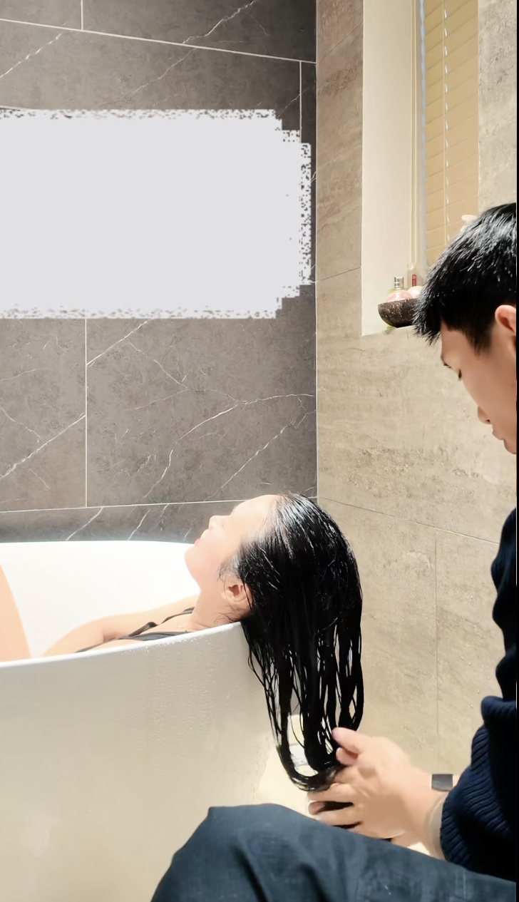 Đoàn Văn Hậu lần làm một chuyện cho Doãn Hải My, khoảnh khắc vô tình hé lộ cuộc sống hôn nhân- Ảnh 1.