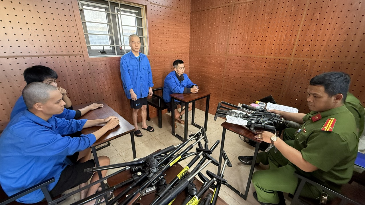 Triệt ph&aacute; đường d&acirc;y chế tạo s&uacute;ng b&aacute;n tr&aacute;i ph&eacute;p tại Đắk Lắk năm 2026 - Ảnh 1.