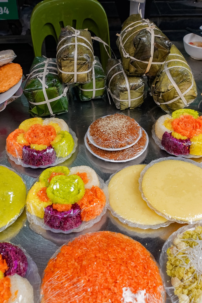 Gà luộc 1 triệu/con vẫn đổ xô mua - đây là khu chợ hot nhất Hà Nội hôm nay! - Ảnh 11.