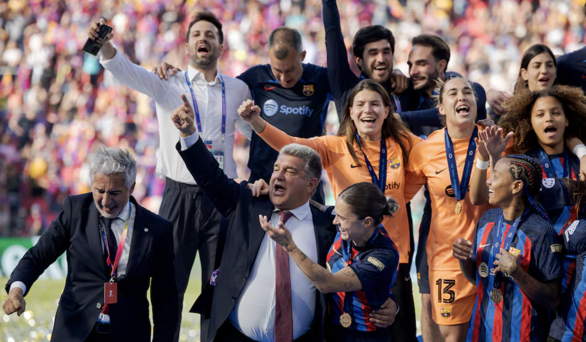 Joan Laporta rời ghế chủ tịch FC Barcelona chờ t&aacute;i tranh cử - Ảnh 4.