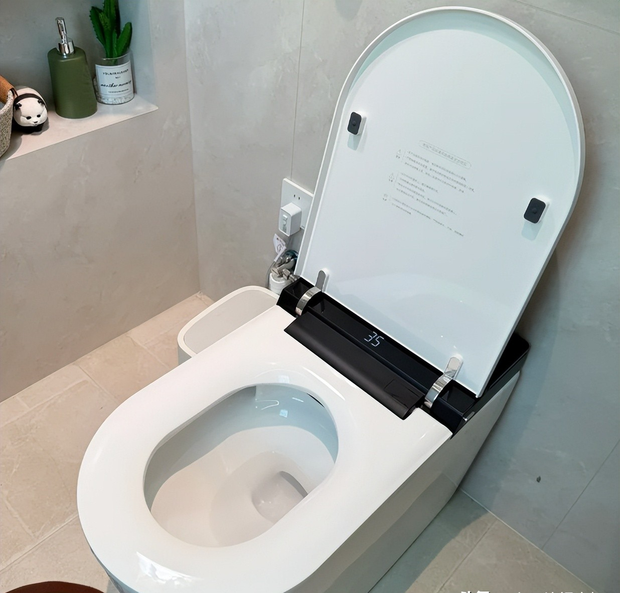 Sau 1 năm dùng bồn cầu thông minh, tôi hiểu vì sao có nhà khen hết lời, có nhà lại hối hận tràn ngập- Ảnh 1.